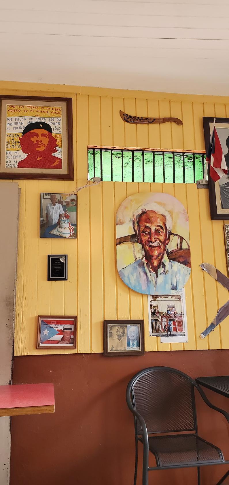 Hector Gilbes Bar & Grill