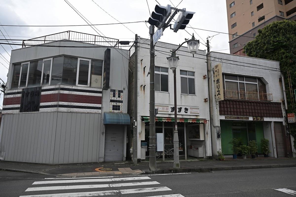 スナックポリス