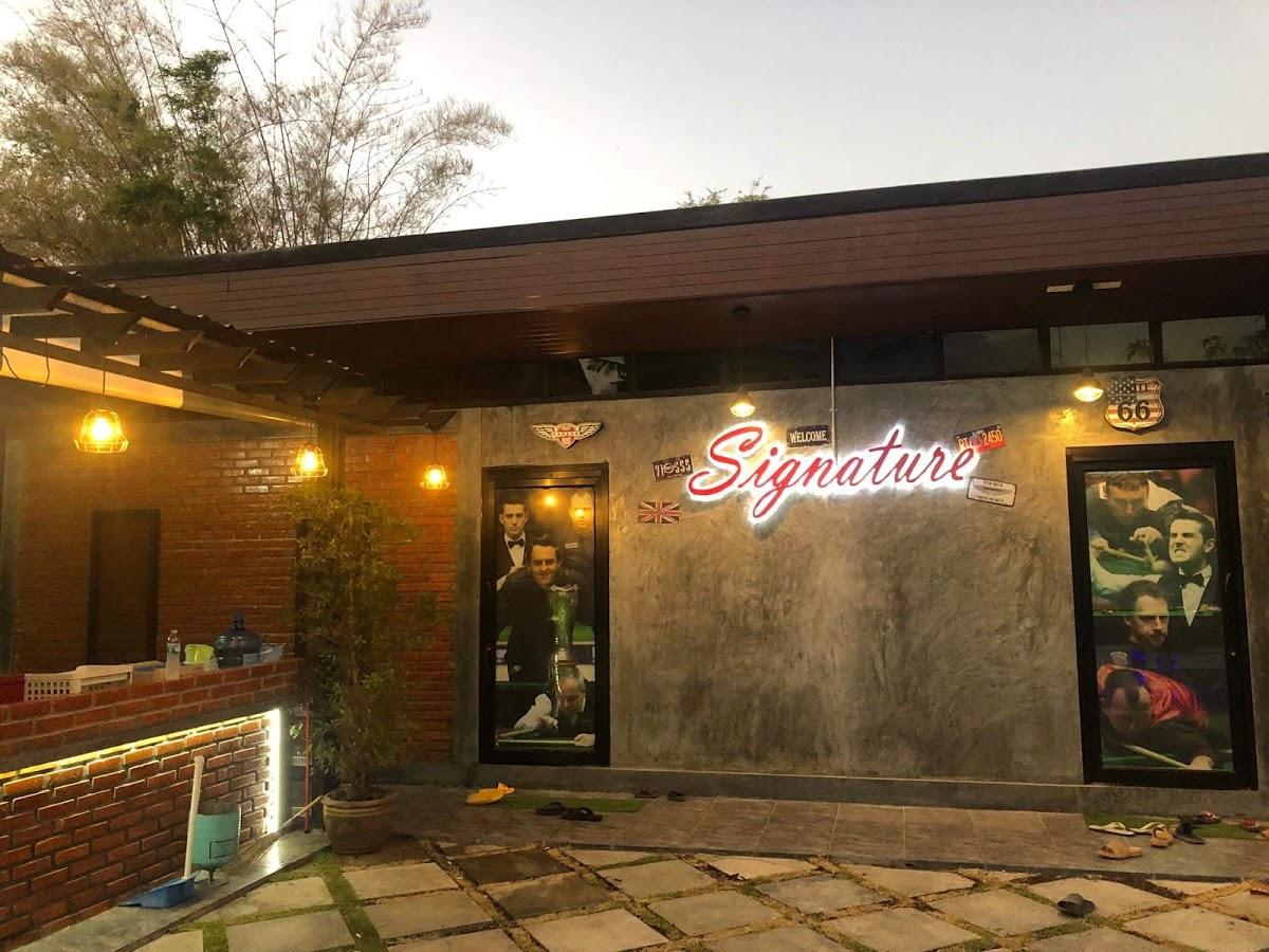 Signature snooker club