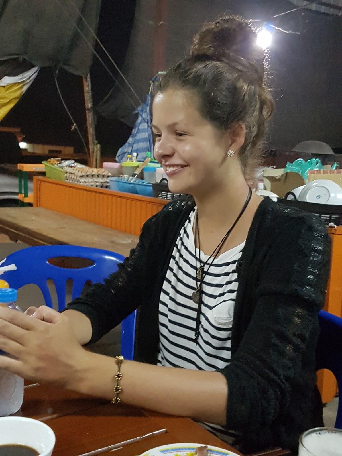 ຮ້ານຕຳຫມີ່ ນາງ​ແພງ