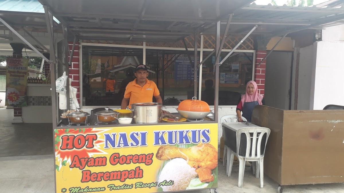 Hot Nasi Kukus Ayam Goreng Berempah