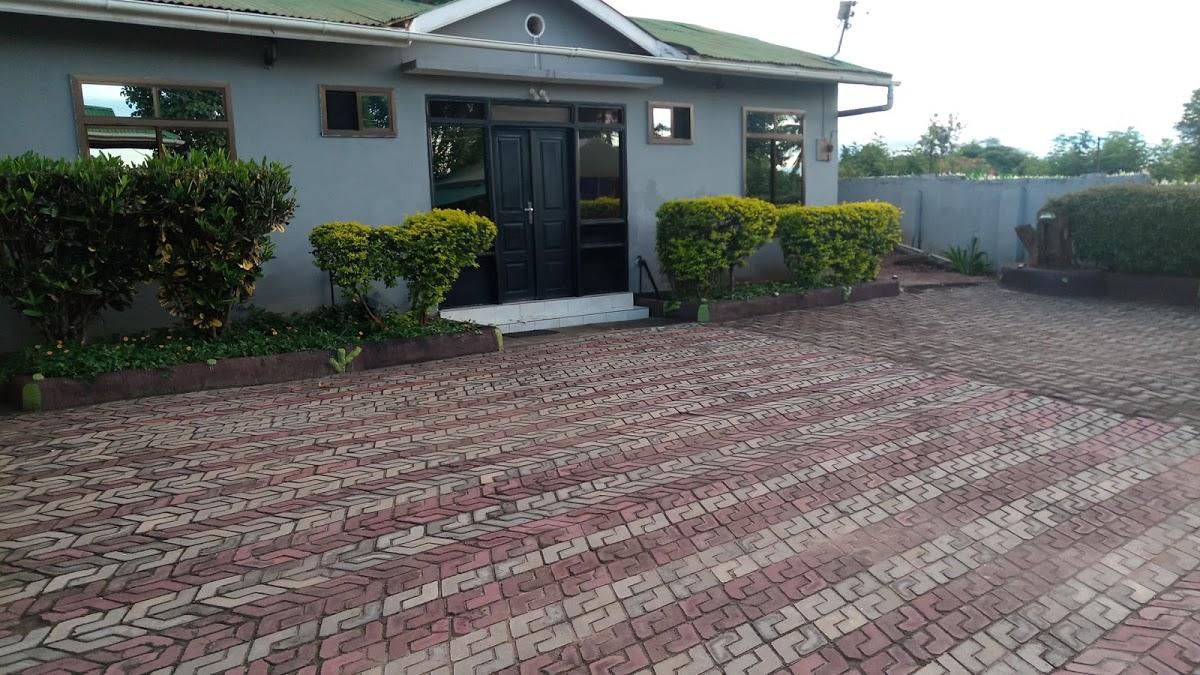 Green hut Restaurant and Rest House