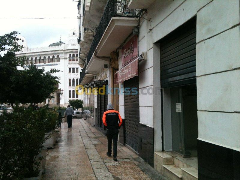 MAGASIN 81m2 + s.sol AVENDRE