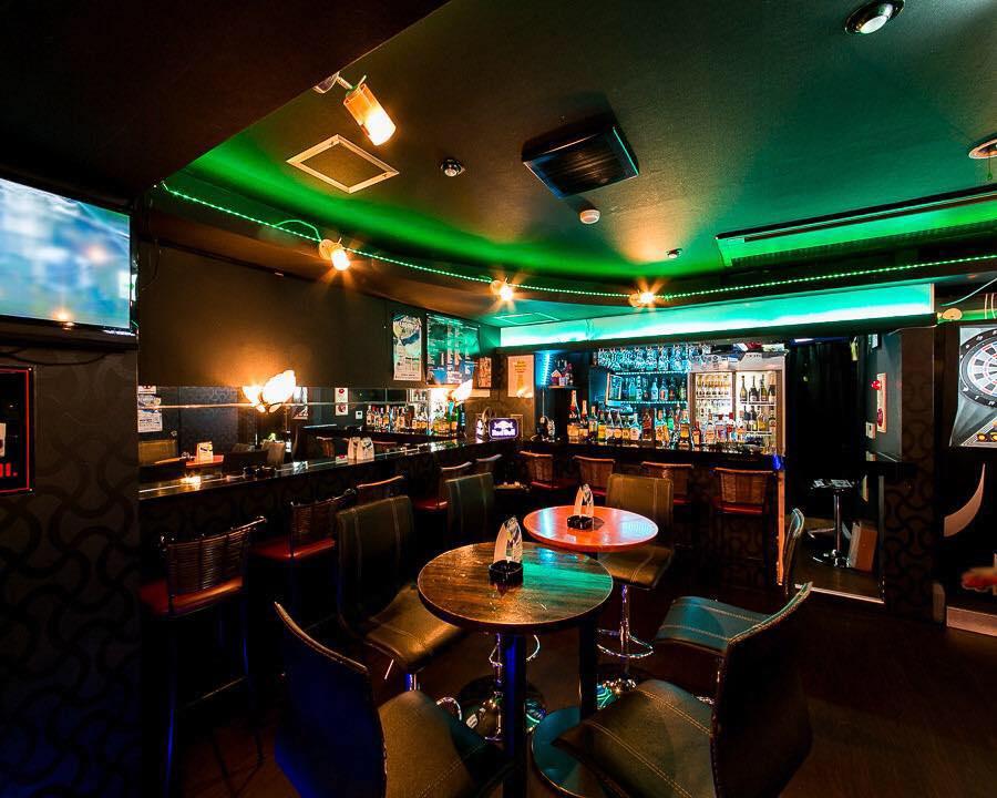 Maxs International Bar