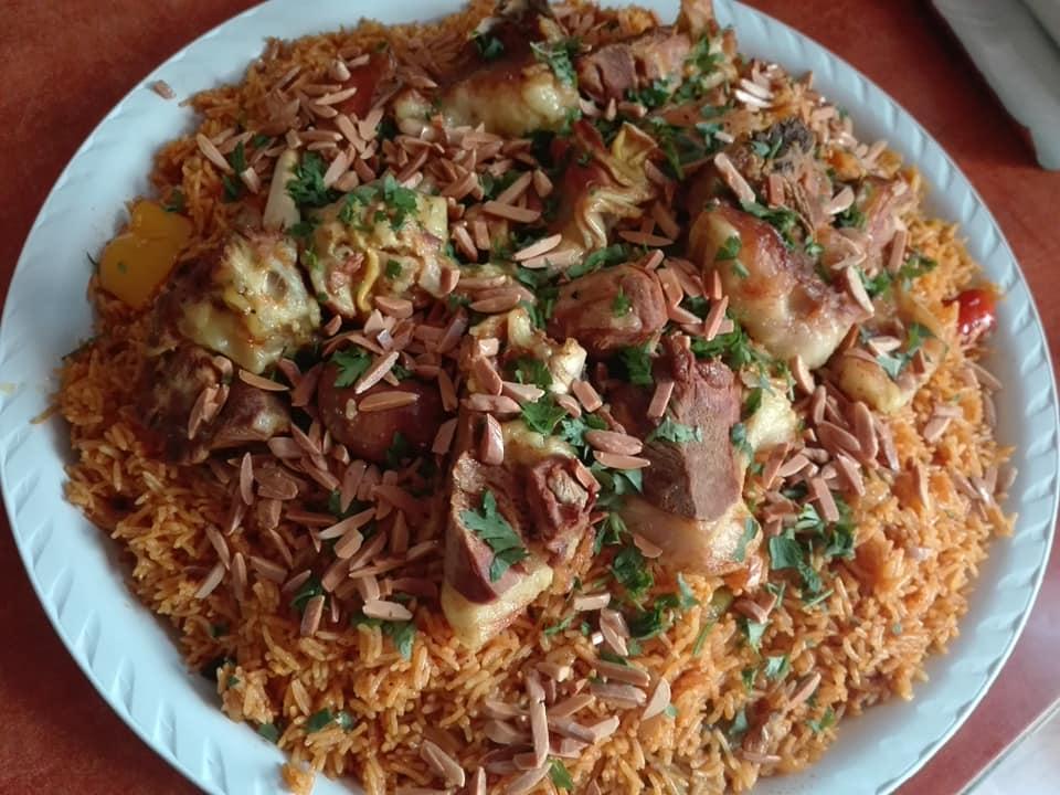 منؤوشة وأكلة