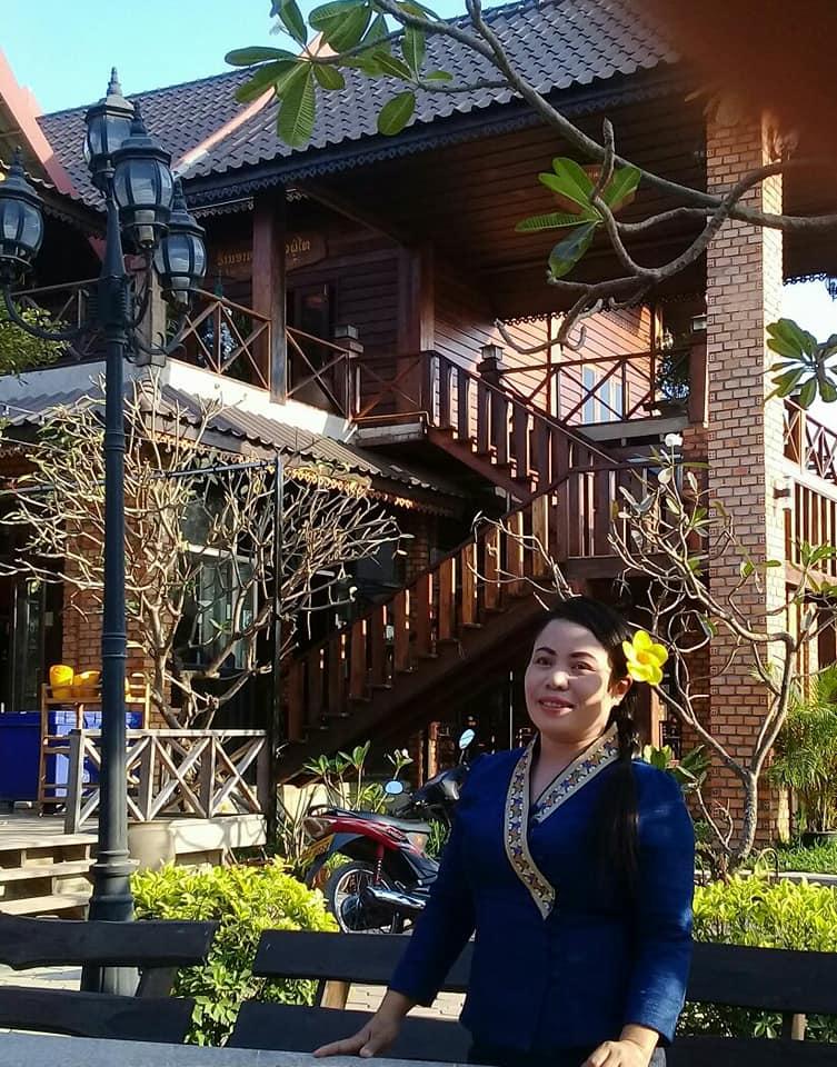 ຮ້ານອາຫານ ລາວຜູ້ໄທ & ກຳແພງເມືອງຜັບ Lao Phuthai & KM Pub Restaurant
