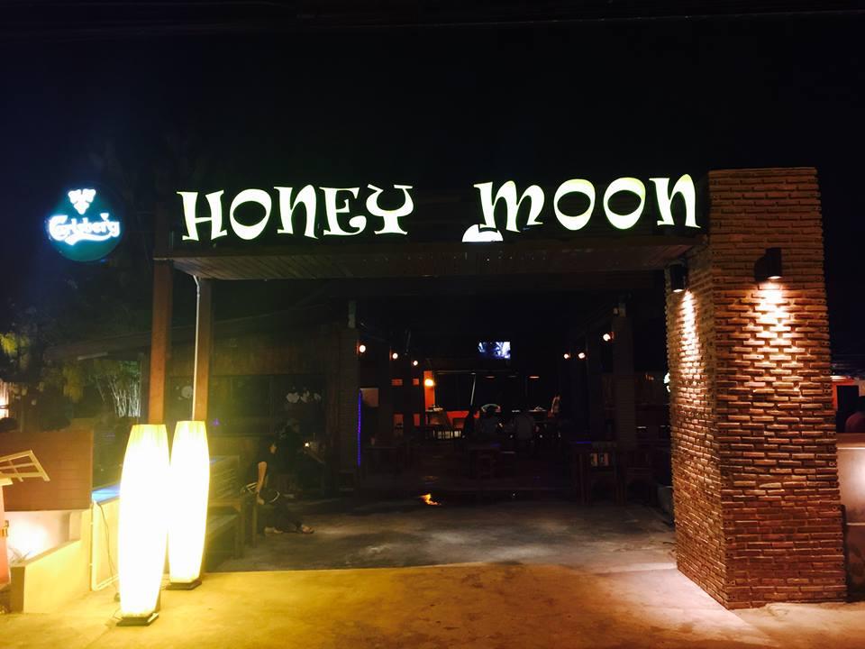 Hooneymoon