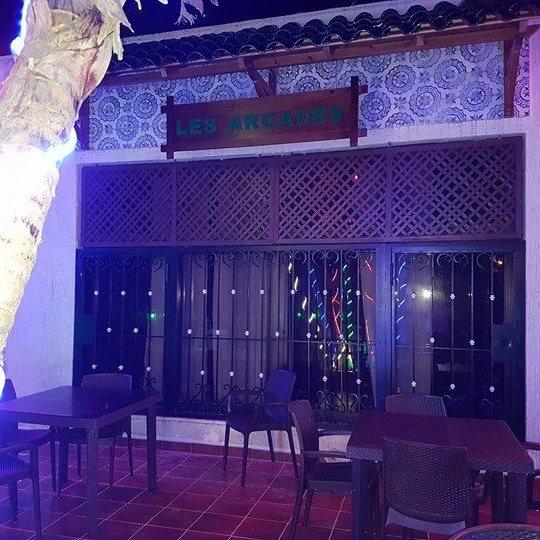 Les arcades resto lounge