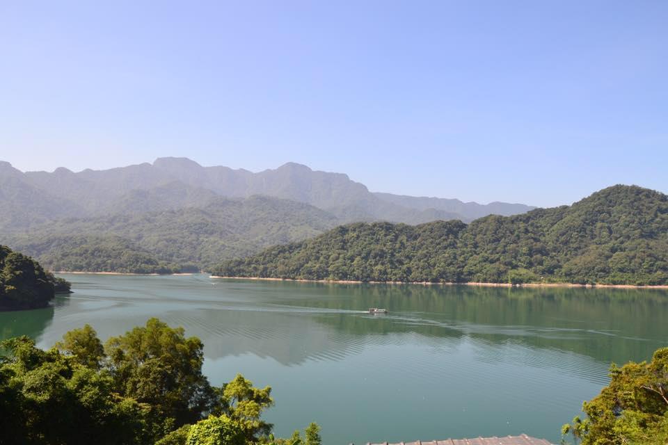 東尼湖畔咖啡