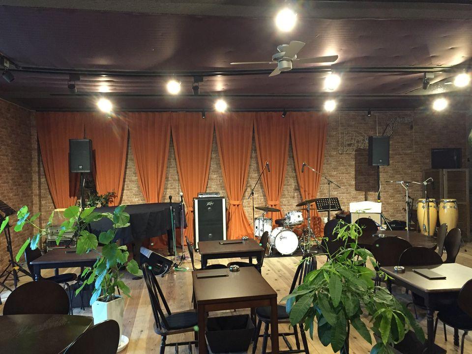 Cafe&LiveStudio WhiteHouse