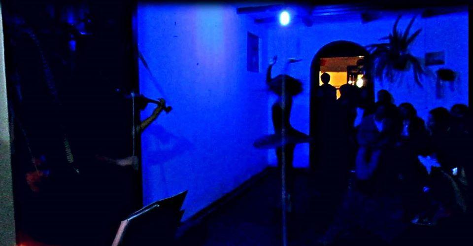 Café Dance Show