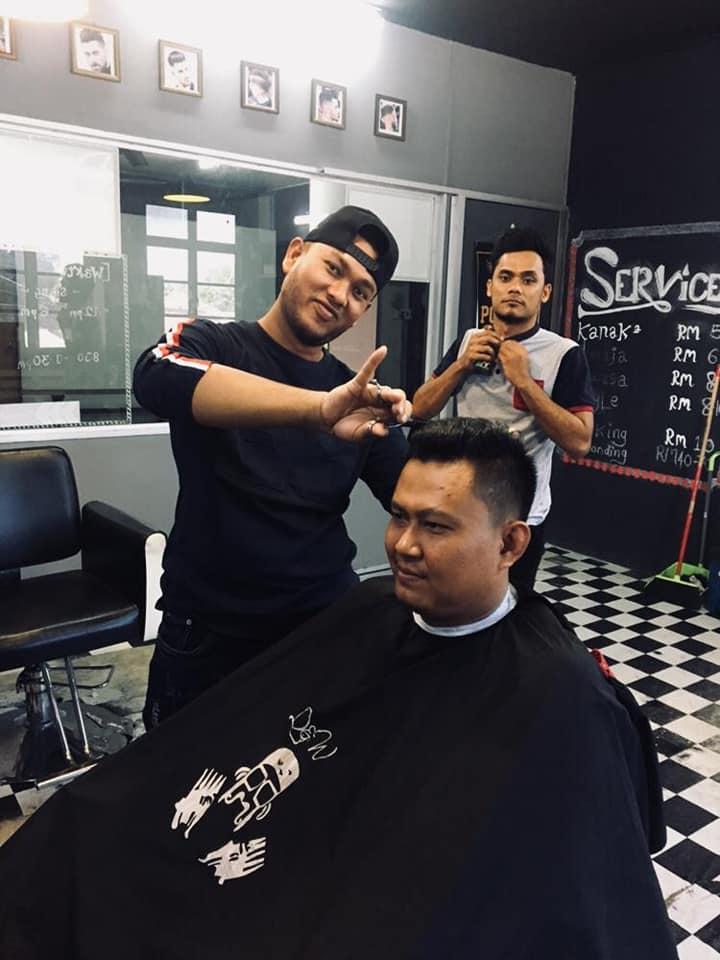 Barbershopcafe, Jelatok, Tanah Merah