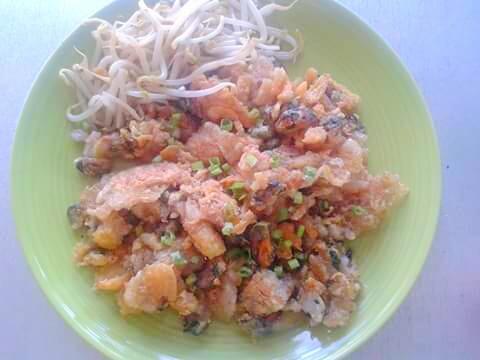 น้องโฟธก๋วยเตี๋ยวเป็ดตุ๋นหมูตุ๋นไก่ตุ๋นผัดไทยหอยทอดอาหารตามสั่ง