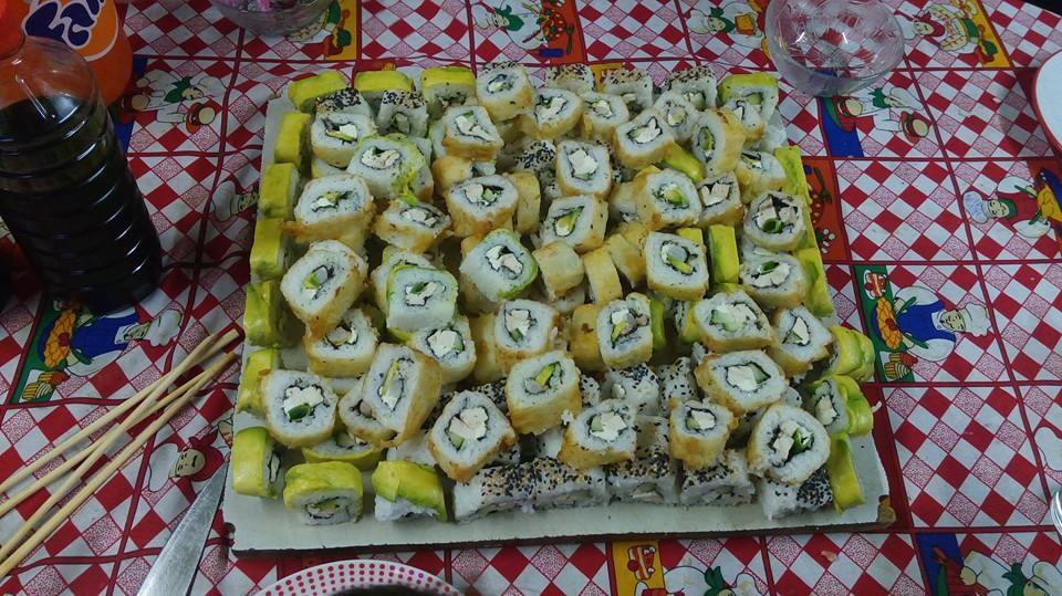 Sushi hand rolls majo