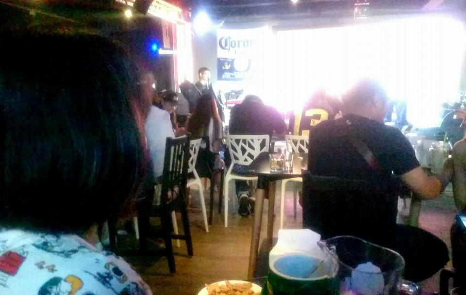 素人彈燒烤音樂酒館