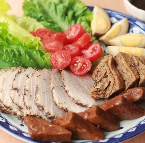 雲大【涼、熱】黃金滷味飲品店