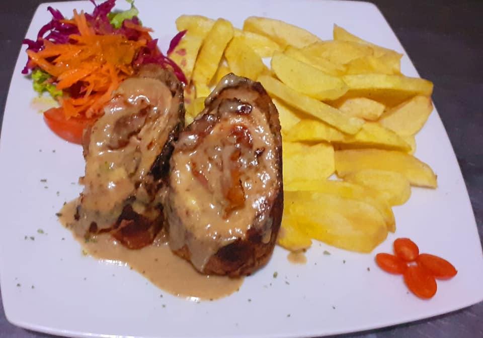 Restaurant Moni " La Original Oreja de Elefante" Baños