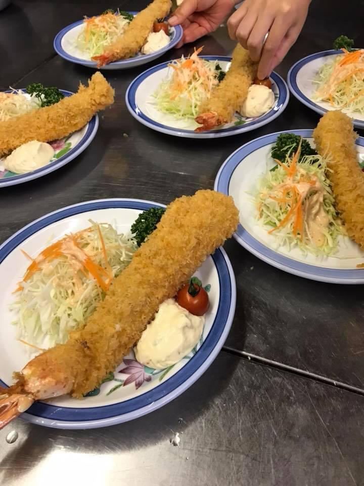 葛生駅前の料理店　若葉
