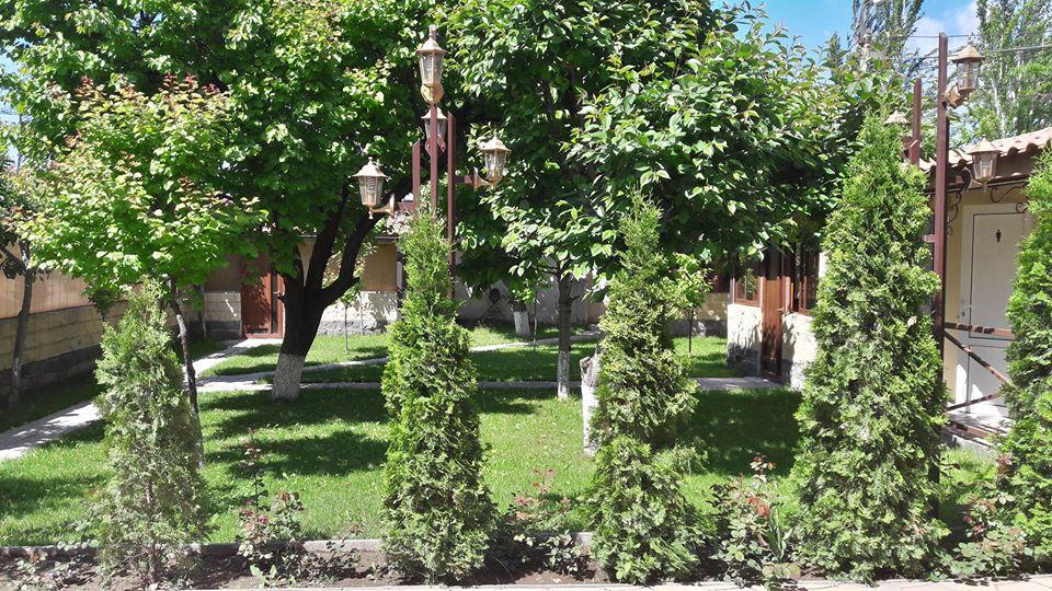 Parnas Restaurant Պառնաս հանդիսությունների սրահ