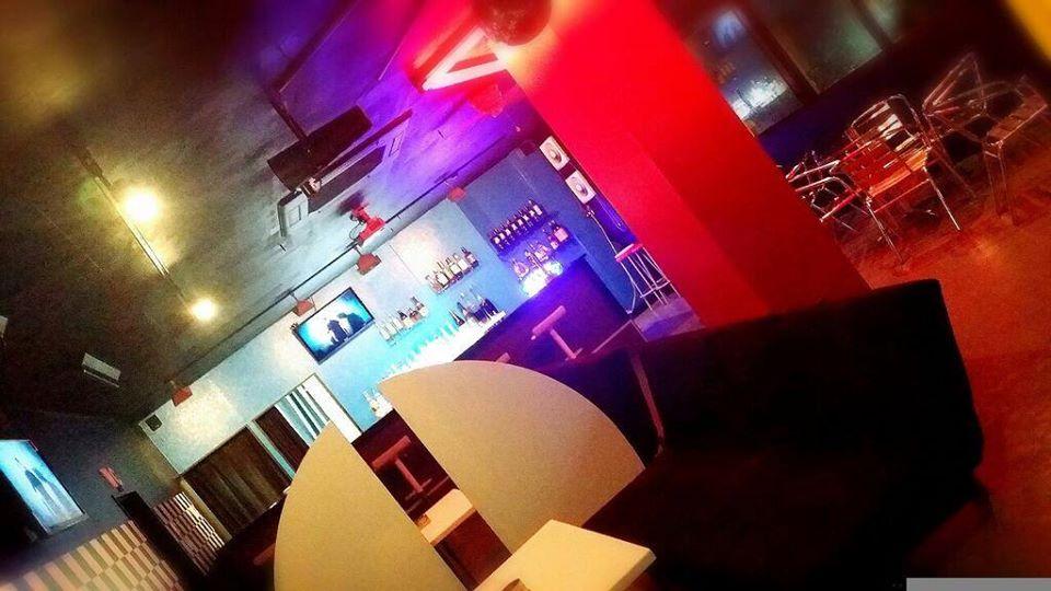 Jonny's Bar