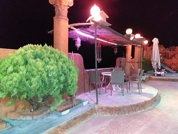 مسبح وتراسات مجمع لامار العائلي