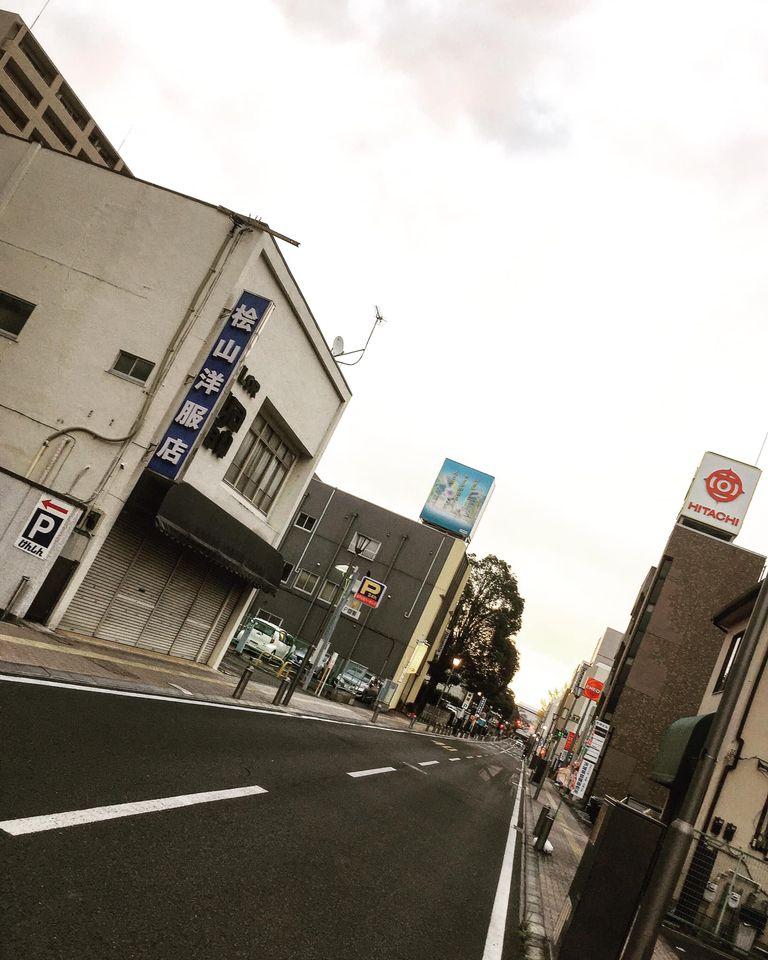炭火焼鶏 とり三