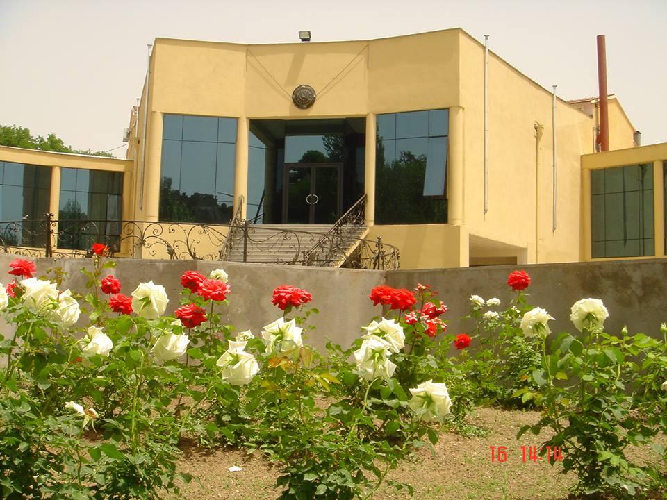 Vana Litsh Hotel-Restaurant complex