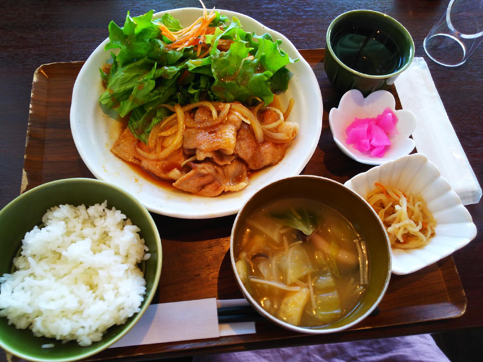 ごはんCafeぱんど