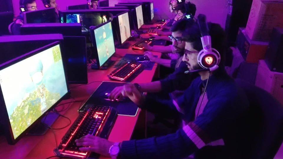 Survival gaming ZONE tha Gaming CAFE