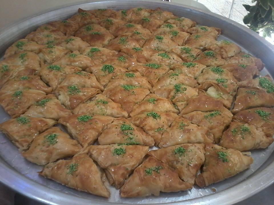 حلويات وبوظة ورد الشام