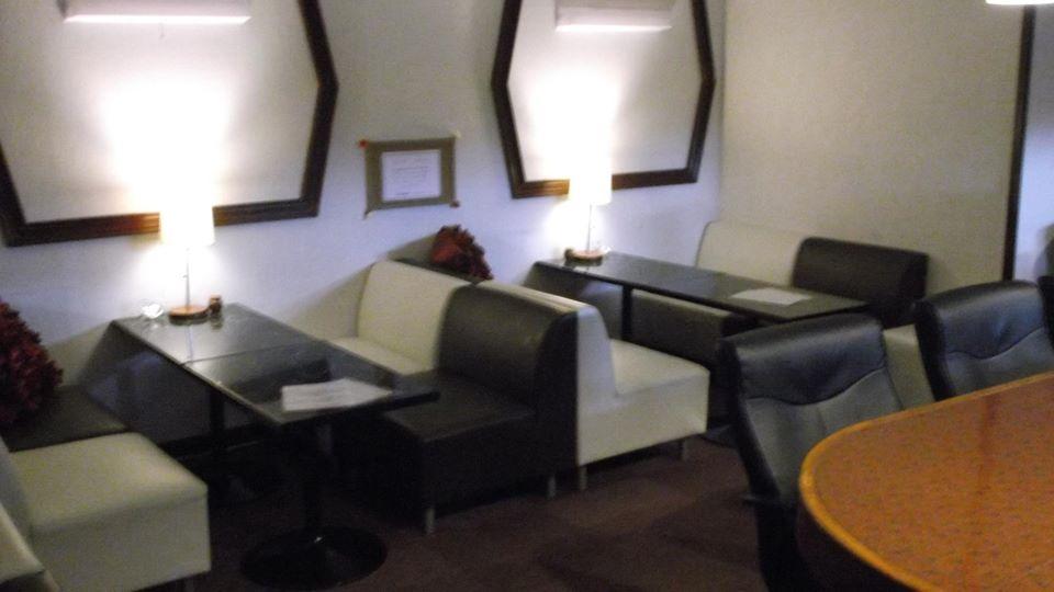 R&Y Lounge plaza