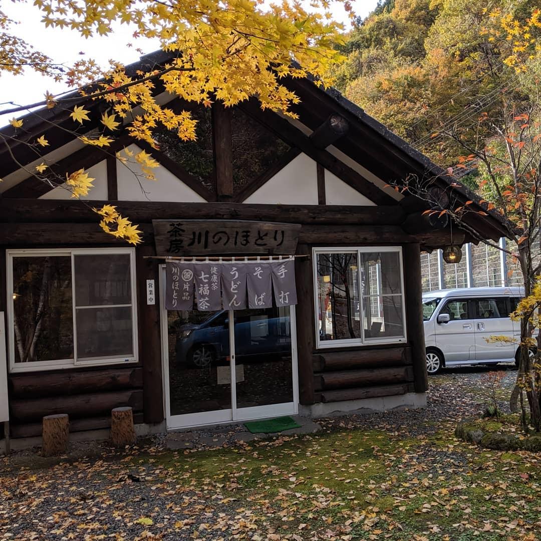 川のほとり