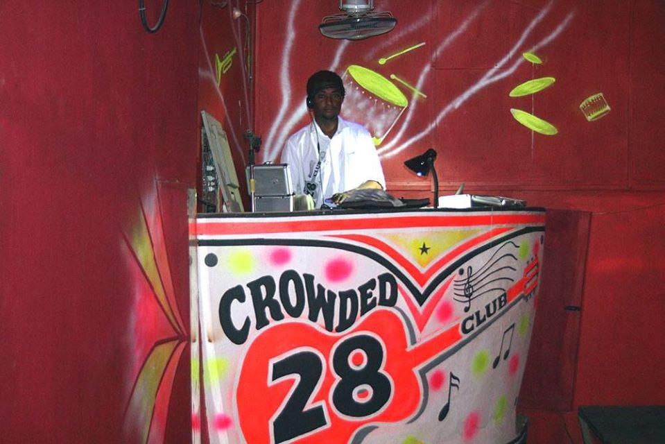 Crowded CLUB 28