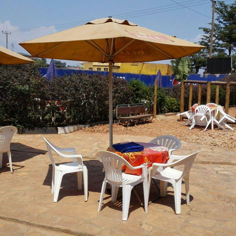 Mojo Bar, Restaurant & Jet wash