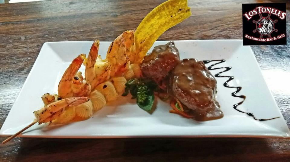 Los Toneles Restaurante & Grill, Playa Agujas, Costa Rica