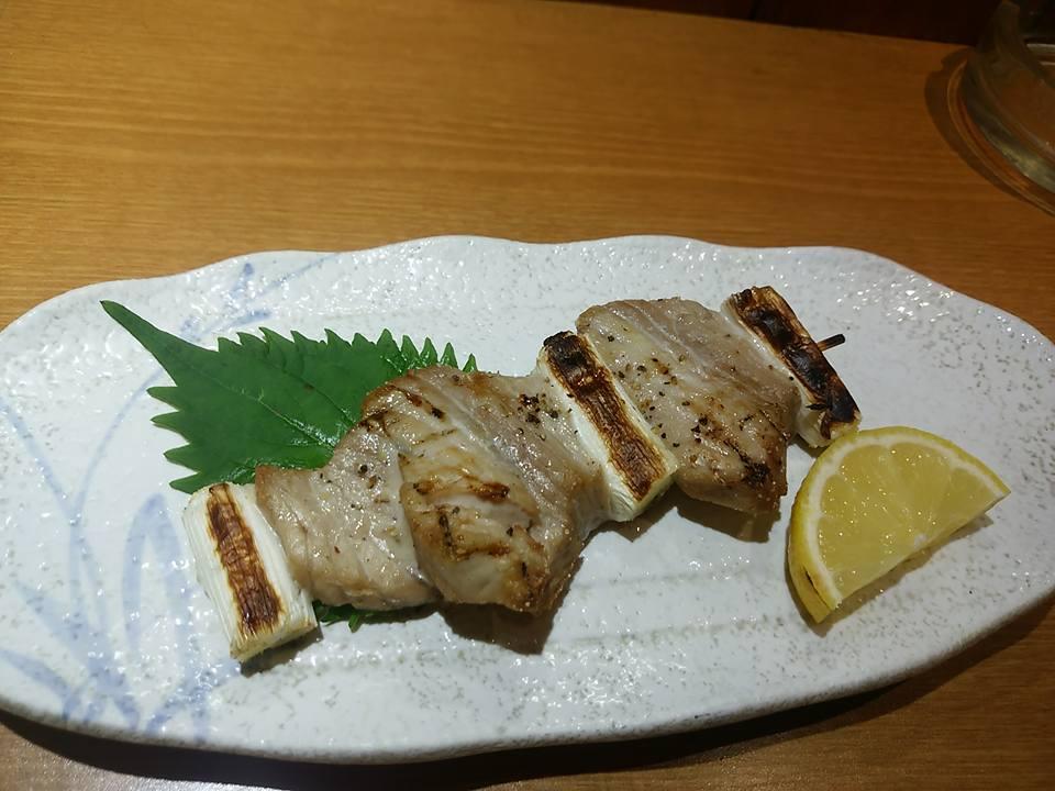 とむ