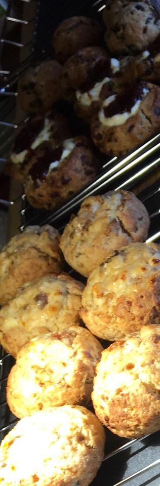 SCONE CAFE 三角屋根