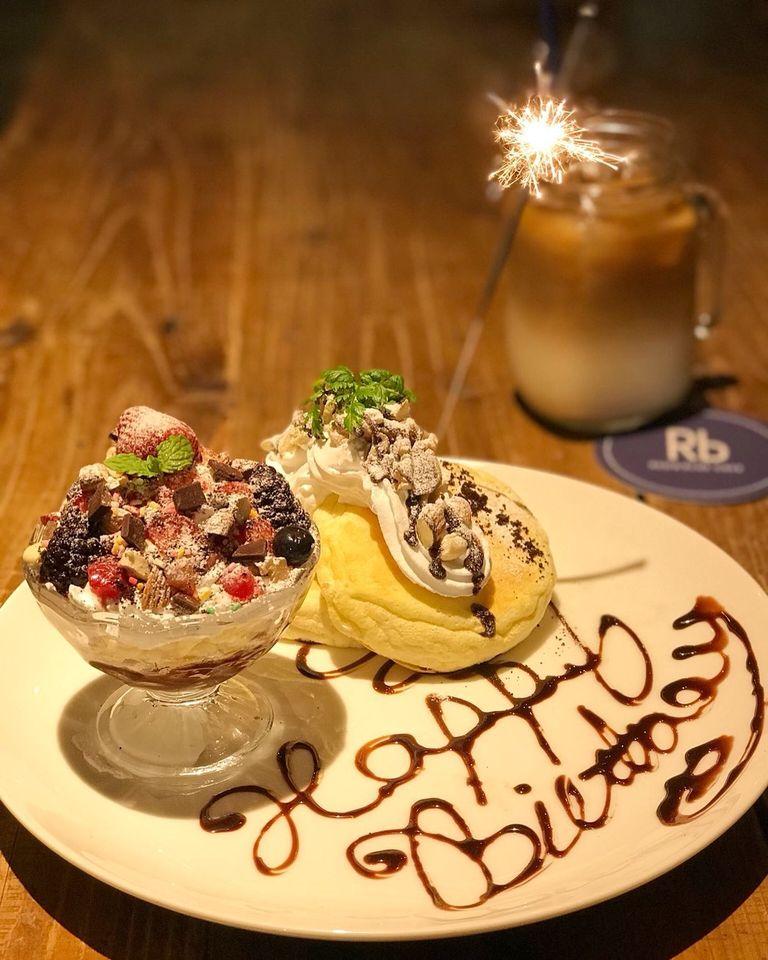 RED ＆ BLUE CAFE