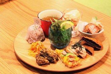沖縄食堂ハイサイ HEPナビオ店