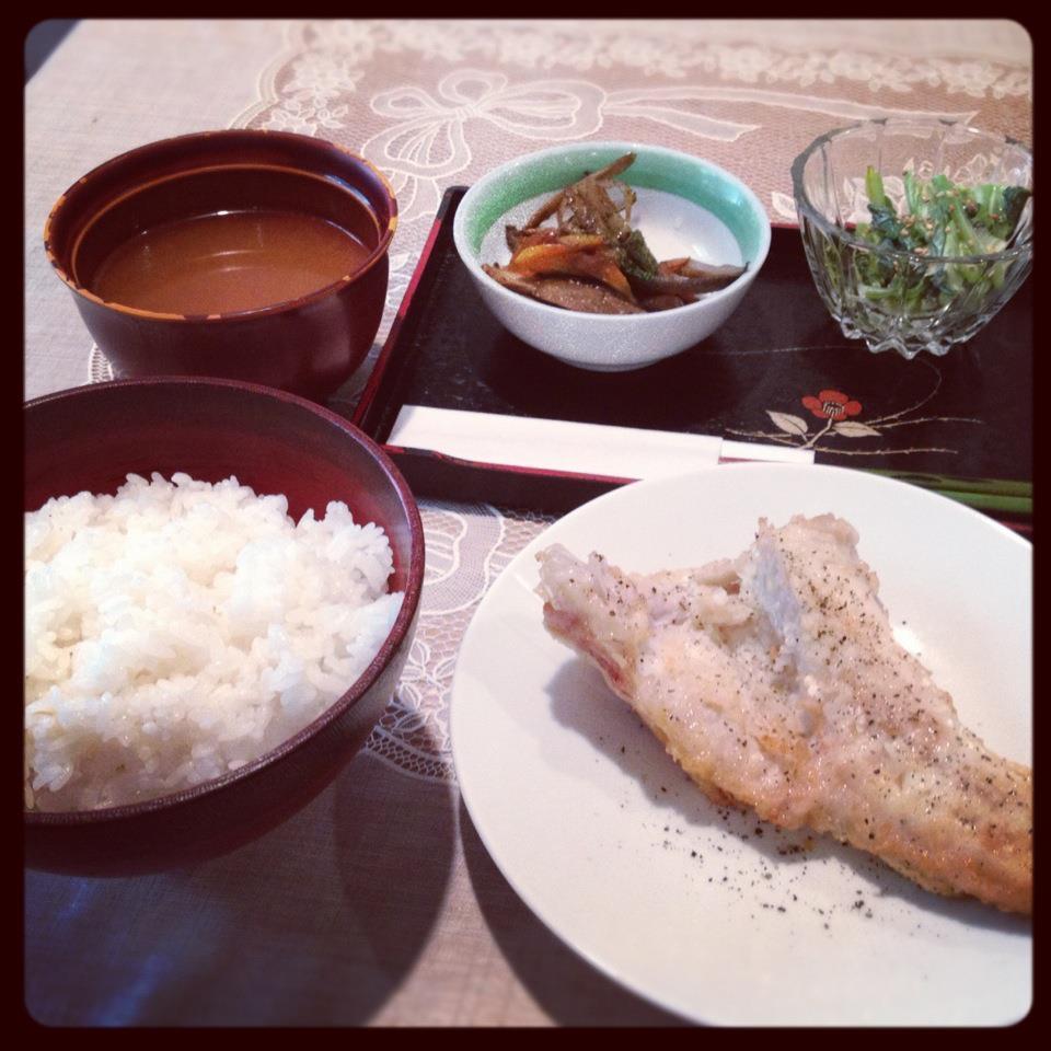 てこな