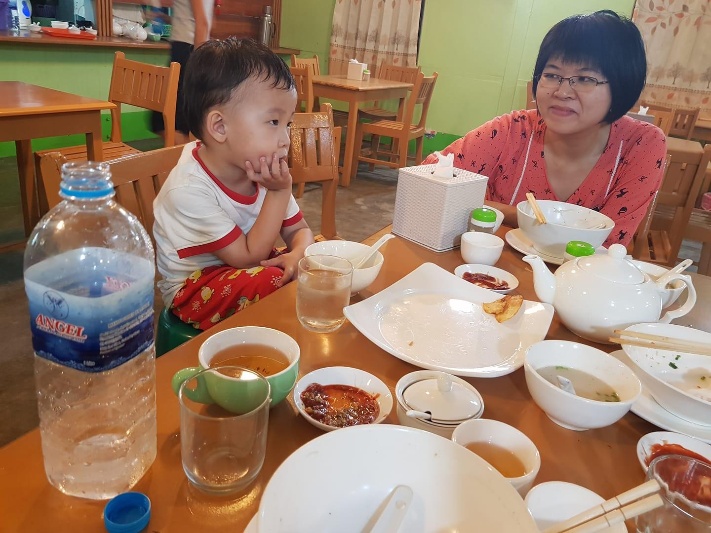 စိတ္ႀကိဳက္ ေၾကးအိုးႏွင့္တ႐ုတ္အစားအစာ