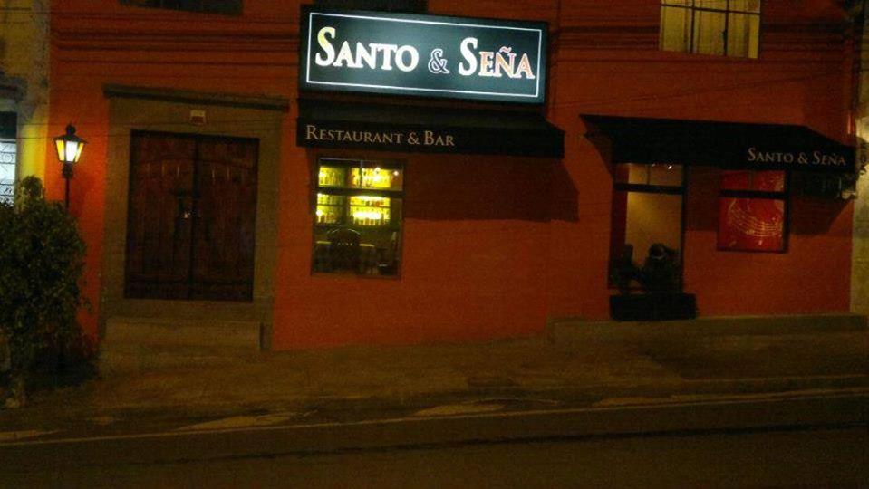 Santo & Seña