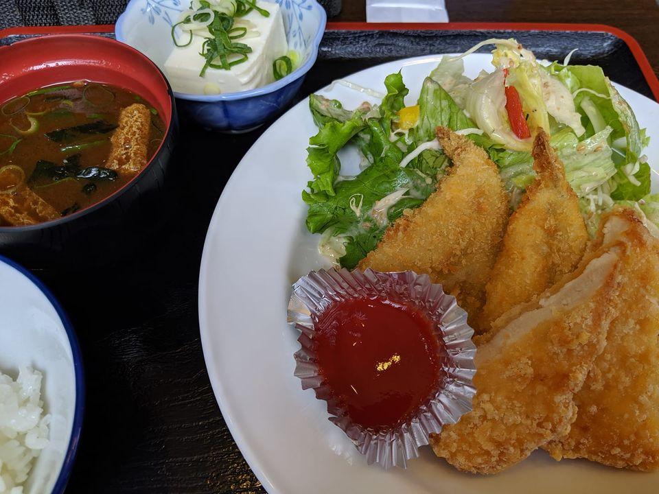 駅前食堂まるこし（食事と一寸一杯のお店）
