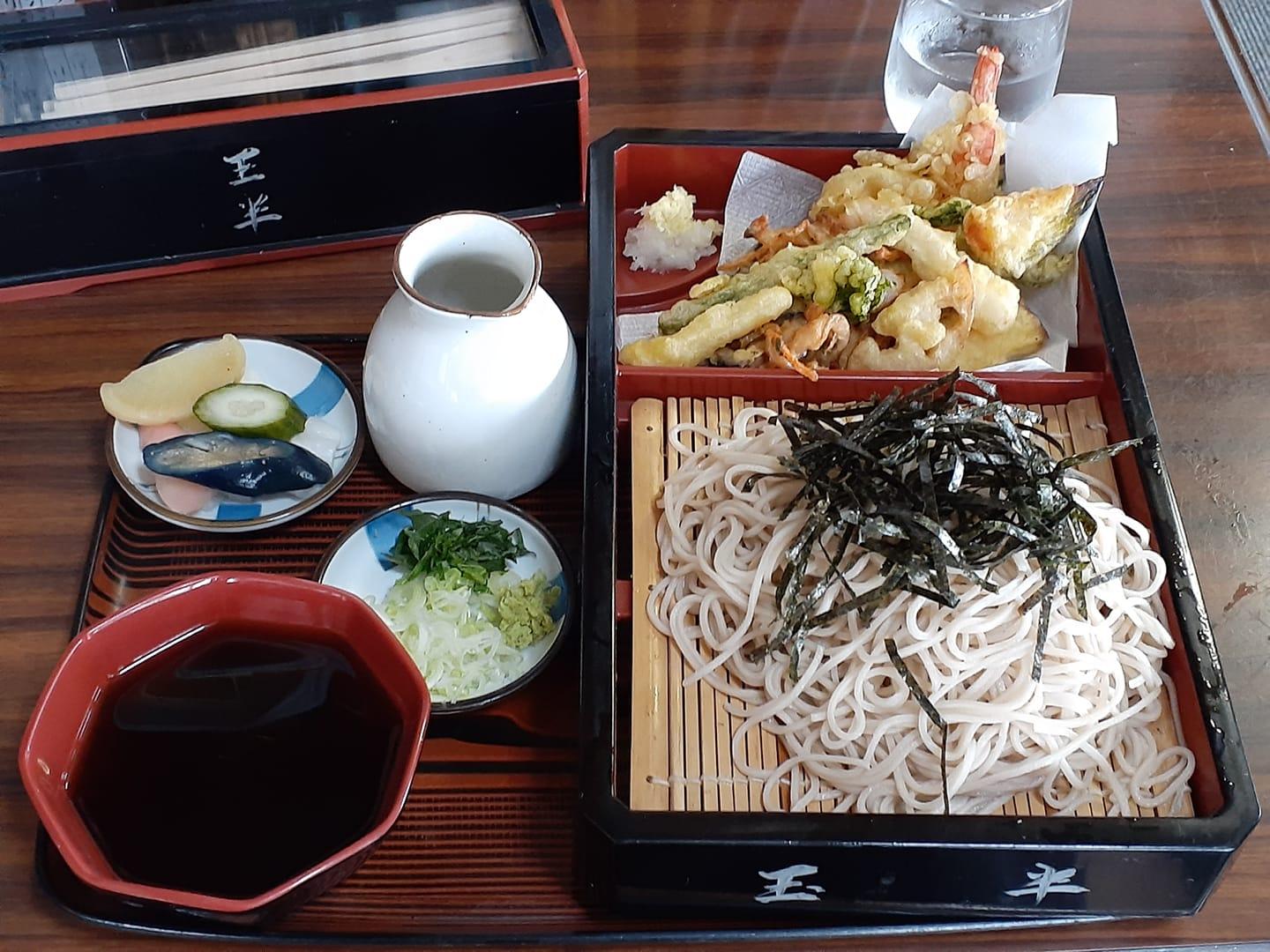 玉半そば店