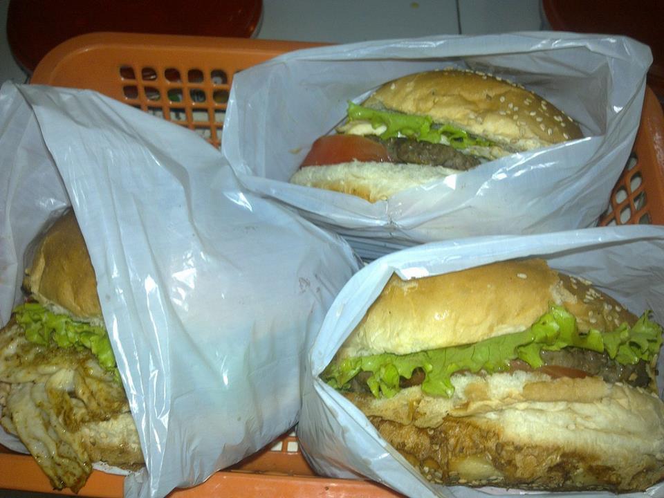 Yiyo's Burguer/Pizzas.