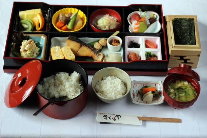 和牛ホルモン創作料理と惣菜　さくらや