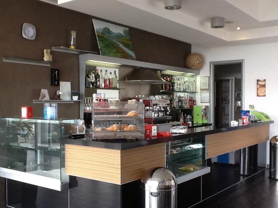 Madic cafe Lounge bar sport