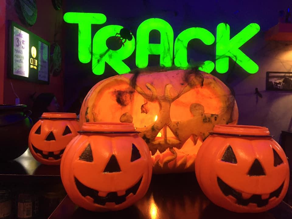 TRACK Coffee & BAR.