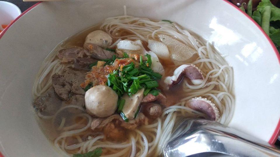 ມາຟິນ ຕຳແຊບ ແລະ ຂາໄກ່