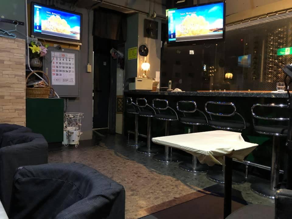 カラオケスナック 月の夜